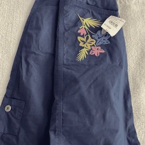 Women’s Skort from Fresh Produce Size XL with Floral Embroidery on the Pocket